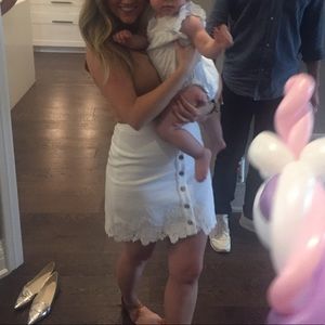 White jeans Club Monaco skirt